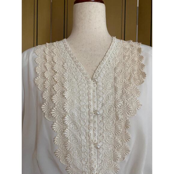 Vintage blouse with lace and pearls, size L - Picture 5 of 8